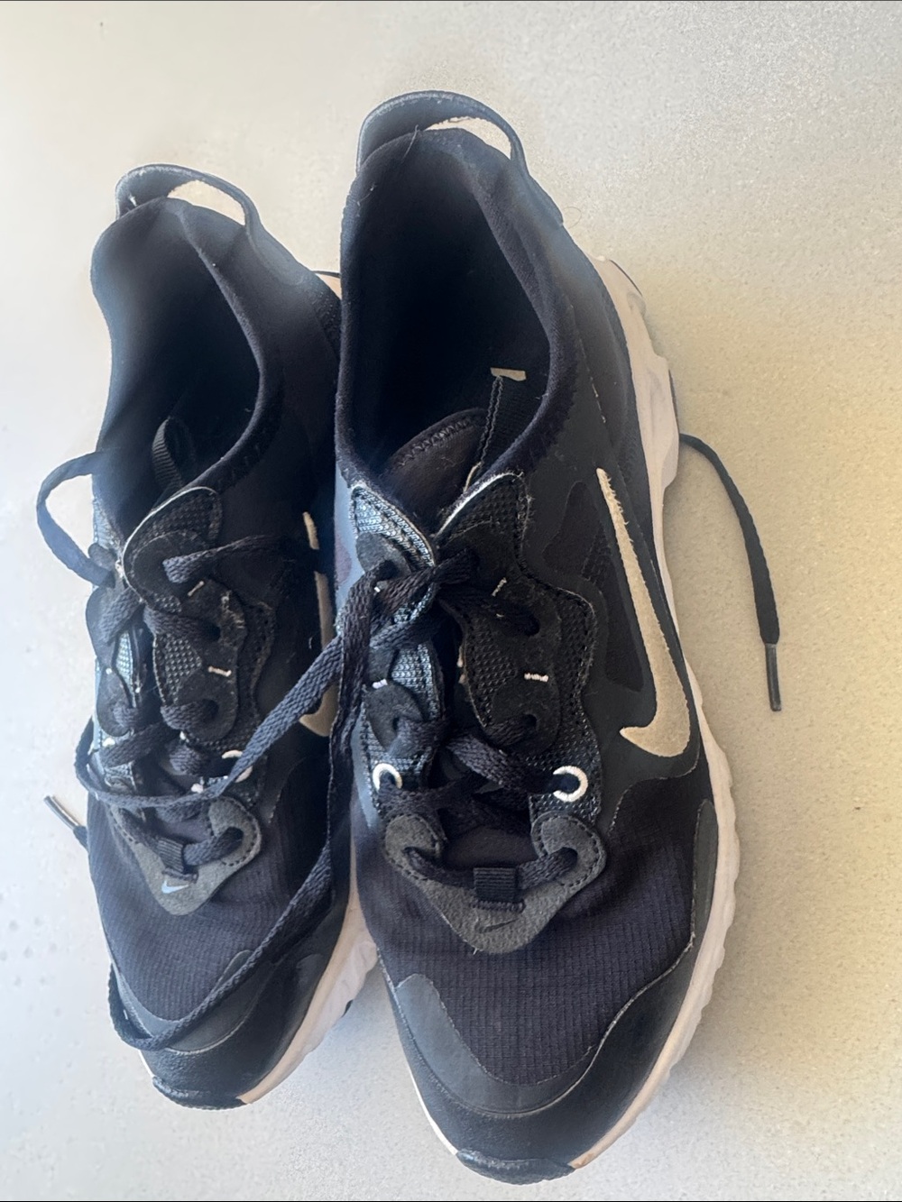 Nike Men’s Black and White Low-Top Sneakers